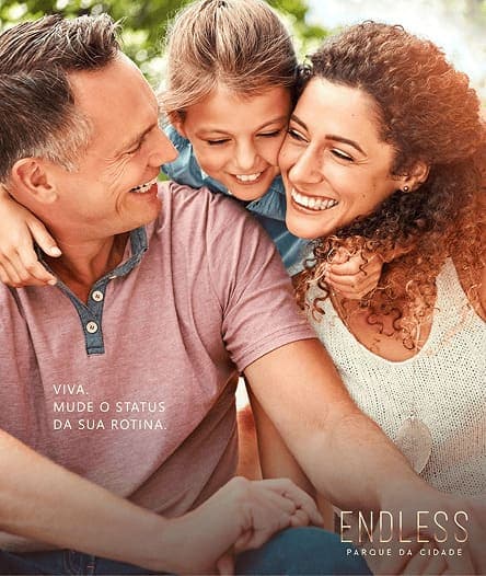 Família feliz ao ar livre